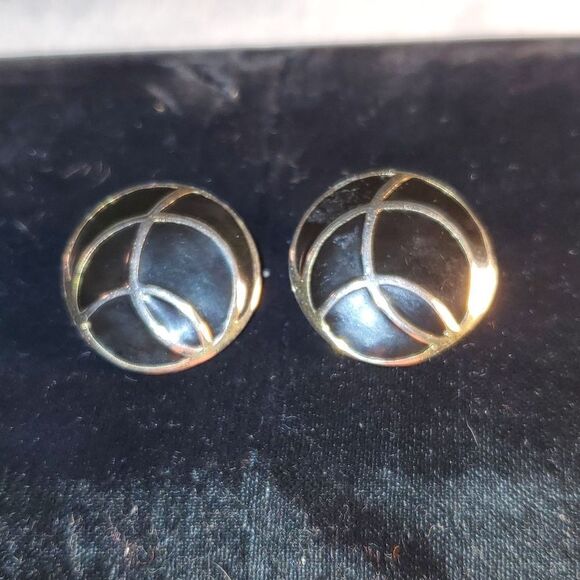 Vintage Monet Clip-On Round Goldtone & Black Enamel Concentric‎ Design Earrings - Picture 1 of 5